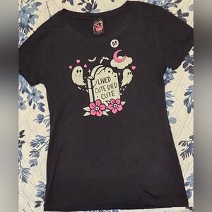 Too Fast โLived Cute Died Cuteโ Ghost Graphic Tee NWOT | Pastel Goth Spooky